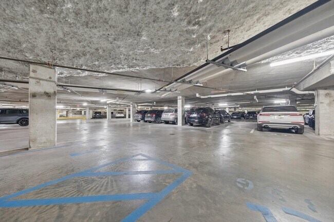 Building Photo - 1125 Maxwell Ln