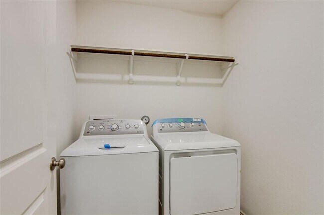 Building Photo - 1320 Chad Dr