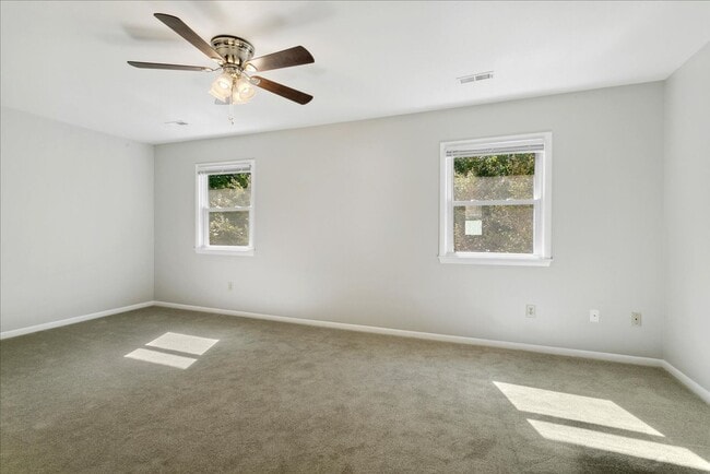 Building Photo - Bright 2 Bedroom Townhome in Williamsburg VA with Finished Lower Level & Private Balcony