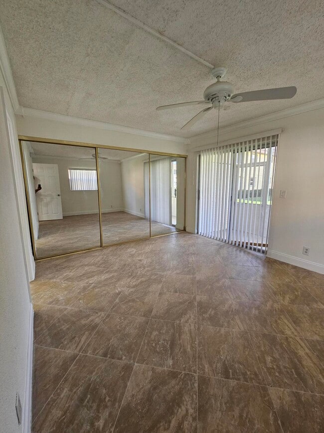 Building Photo - 211 Saxony Ln