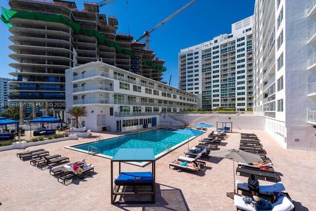 Building Photo - 5401 Collins Ave