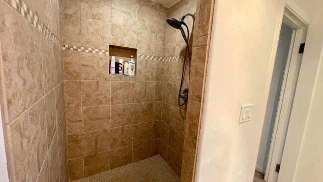 Building Photo - Ocean View 3-Bedroom House on Bay St. walkable to the Beach