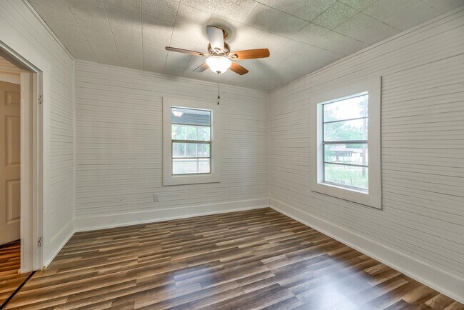 Building Photo - 543 FM 1013