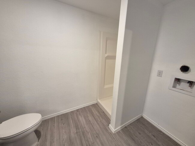 Building Photo - 7109 Elm Cv