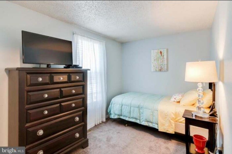 Building Photo - 1812 N Spring St