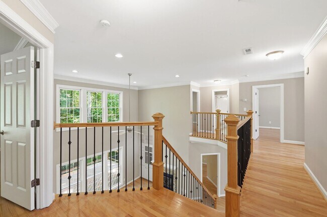 Building Photo - Gorgeous and Spacious 5 Bedroom Home, Cul-de-sac lot, Vaulted Ceilings, Large Backyard, Stunning ...