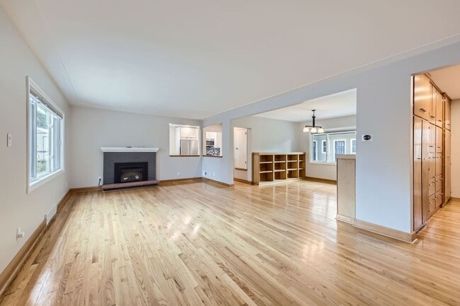 Building Photo - Wonderful West Old Town Home! A must see! ...