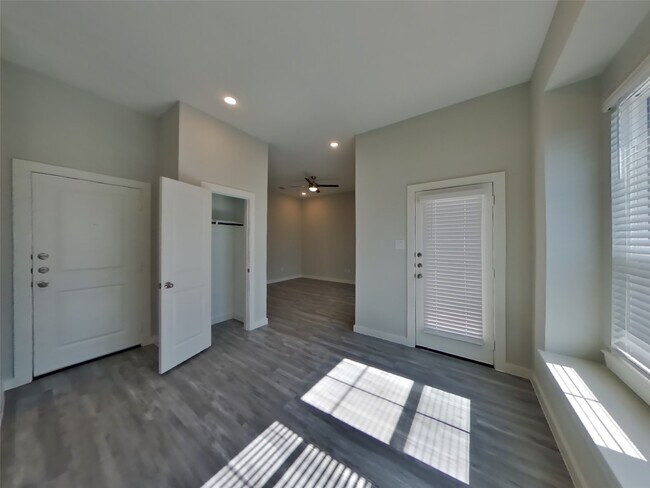 Building Photo - 22857 Terrazzo Dr