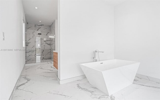 Building Photo - 16529 Botaniko Dr N