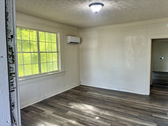 Building Photo - 513 Hoke St