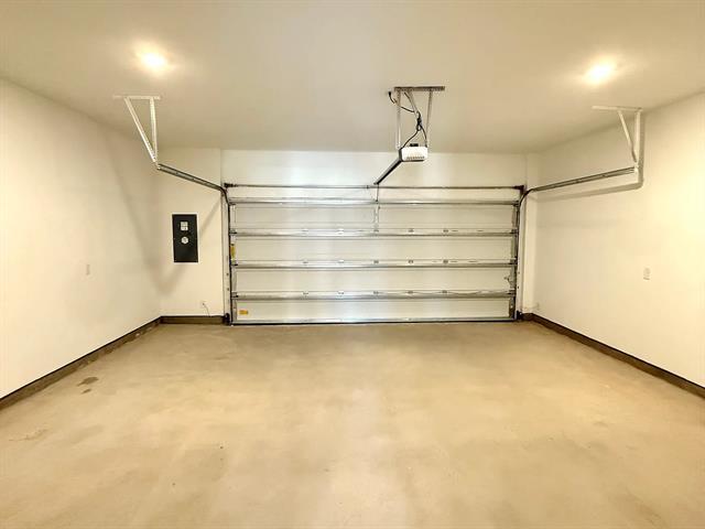 Building Photo - 2556 Campden Mews