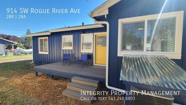 Building Photo - 914 SW Rogue River Ave
