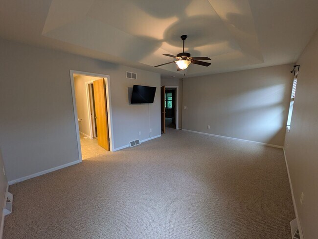 Building Photo - 3 bed / 3 bath House in Deforest!