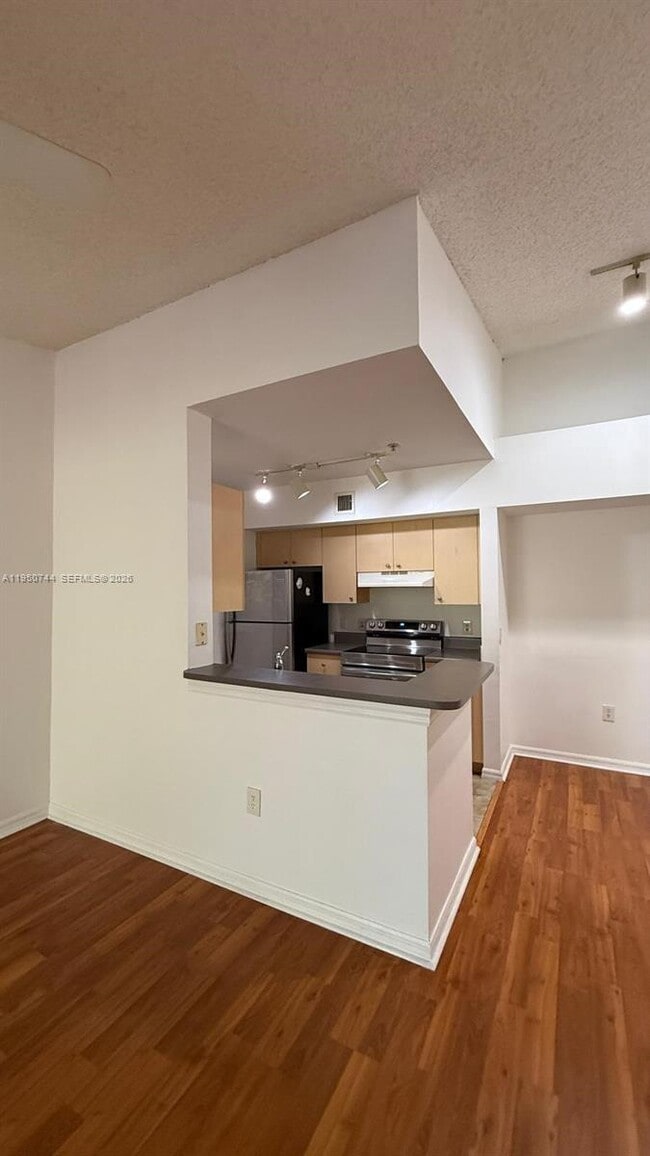 Building Photo - 2494 Centergate Dr