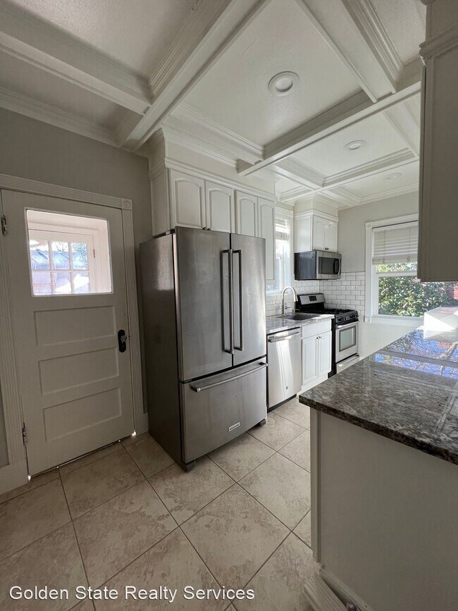 Building Photo - 4 br, 2 bath House - 525 Grove St