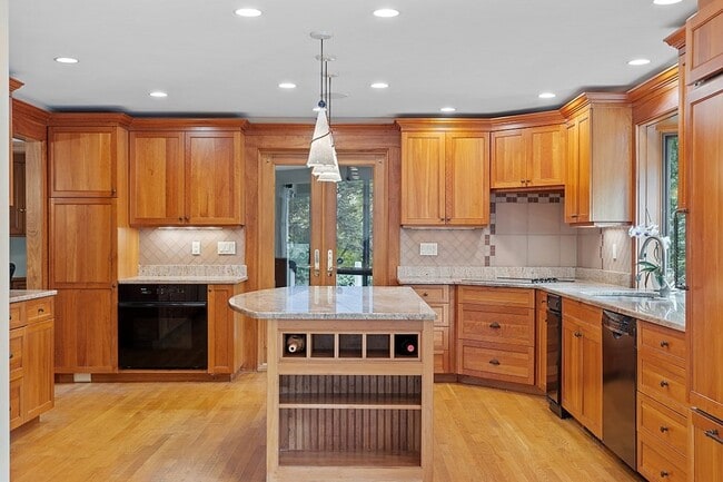 Building Photo - 2 Sunset Ridge