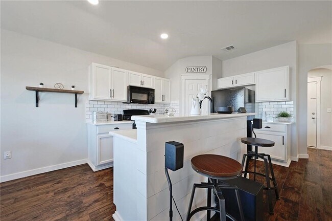 Building Photo - 436 Musgrav-