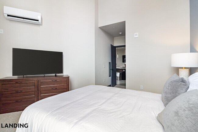 Building Photo - 55 Elm St