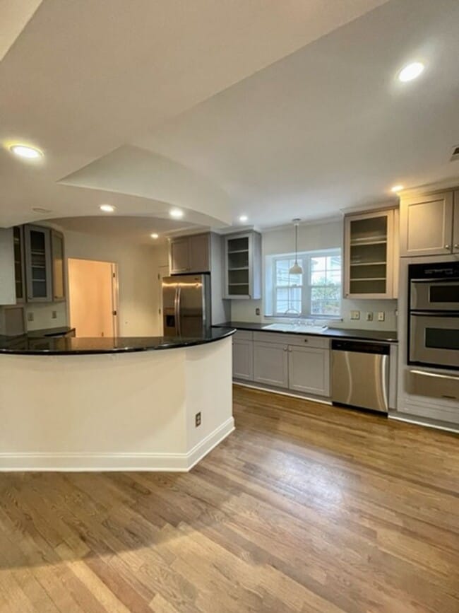 Building Photo - Pristine Cotswold Ranch for Lease!
