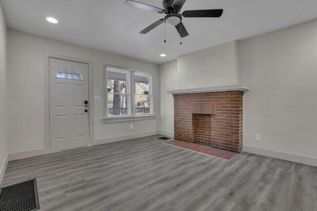 Building Photo - 807-809 E Deshler Ave