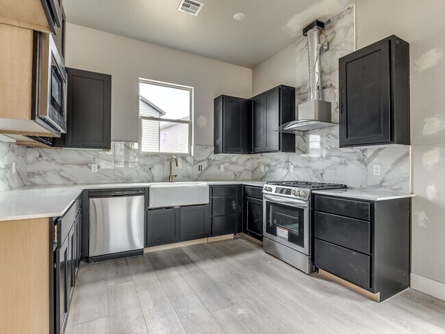 Building Photo - Beautiful New Construction Home in Edmond/...