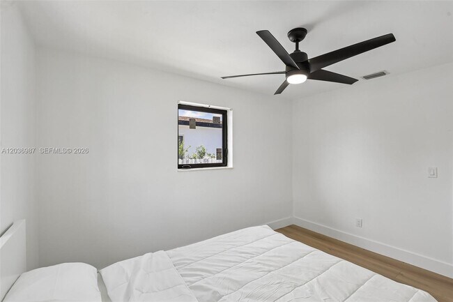 Building Photo - 6595 SW 31st St