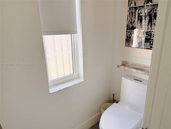 Building Photo - 646 Stanton Dr