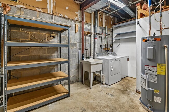 Building Photo - 8346 Sperry Ct