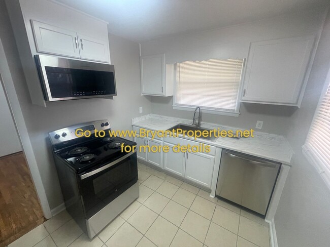 Building Photo - Nashville - 2 Bedroom
