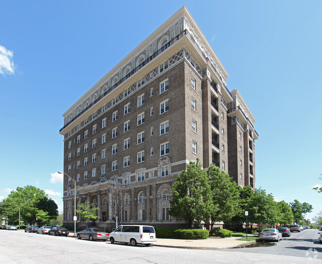 Primary Photo - Esplanade Apartments