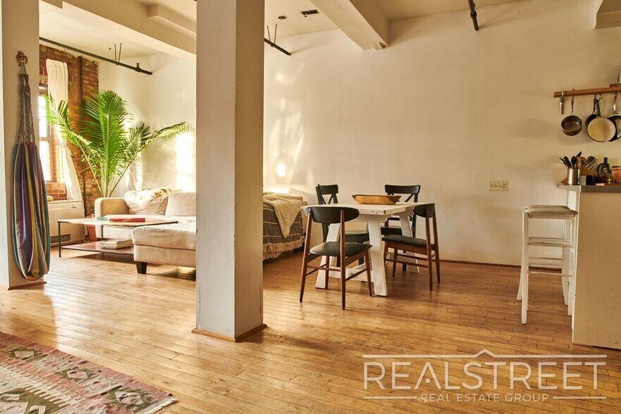 Building Photo - Spacious LOFT in Williamsburg!