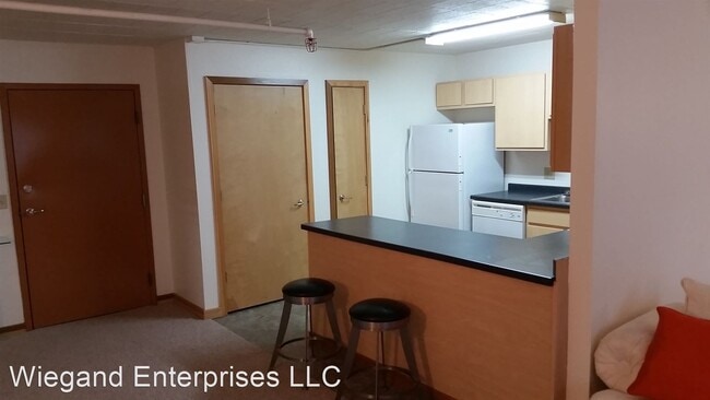 Building Photo - 2125 W Kilbourn Ave