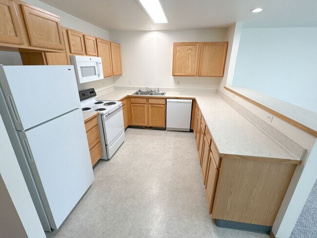 Building Photo - 5511 Glenridge Wy