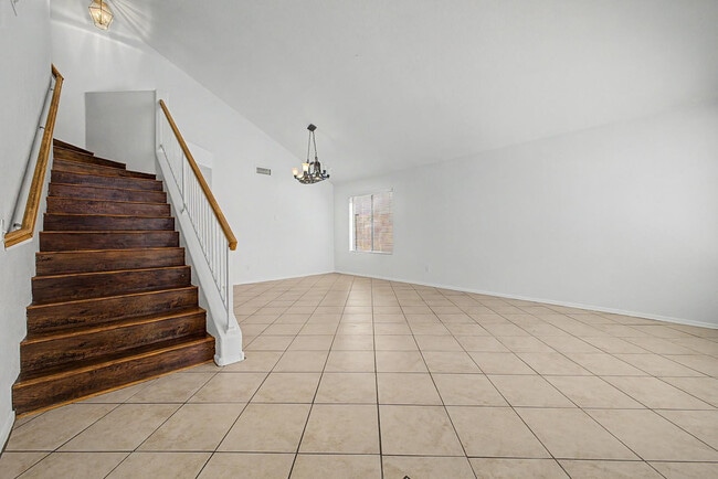 Building Photo - 1295 S Honeysuckle Ln