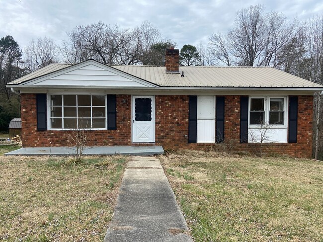 Primary Photo - 3 Bedroom, 1.5 Bathroom House in High Point!