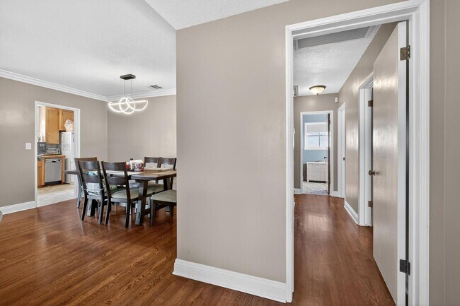 Building Photo - 3 Bed, 2 Bath home in quiet neighborhood