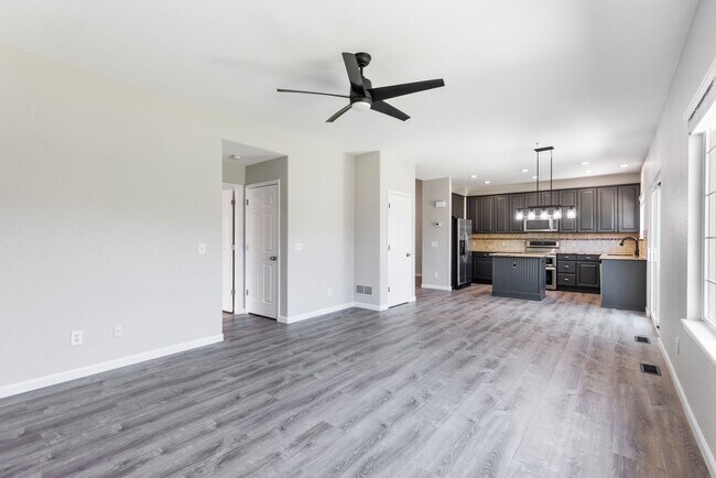 Building Photo - Spacious 5 bedroom home in the heart of Pa...