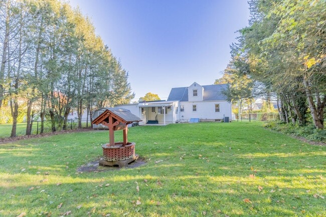 Building Photo - Charming 3-Bedroom Home with Solar Panels ...