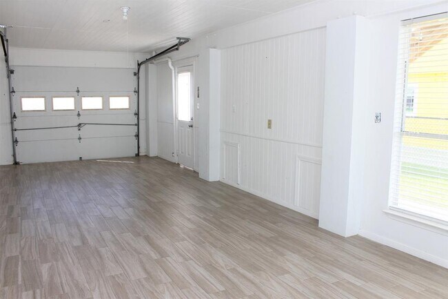 Building Photo - 78 Tarpon St
