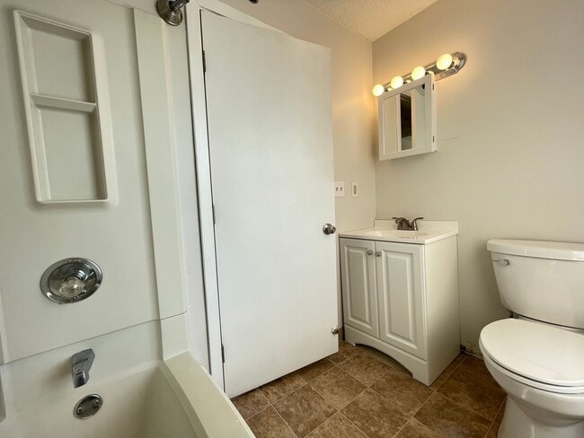 Building Photo - 251 Pine St