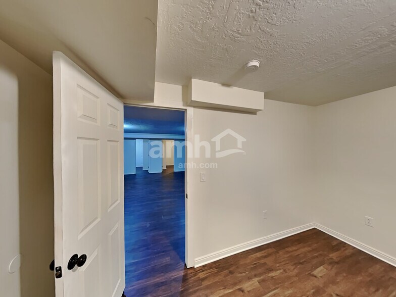 Building Photo - 1074 E 3250 N