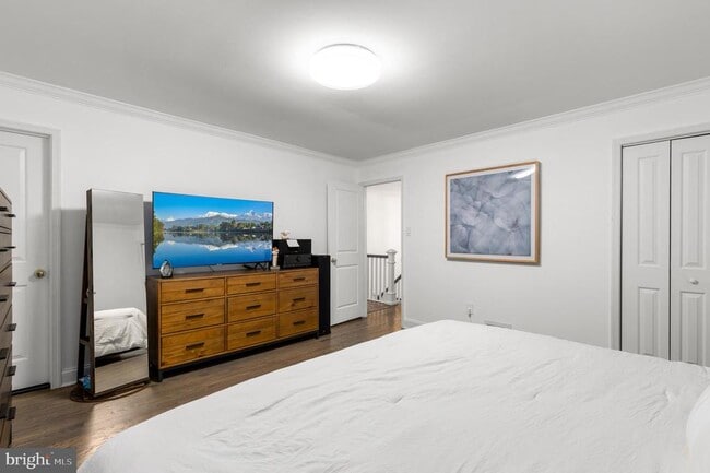 Building Photo - 9830 Meadow Valley Dr