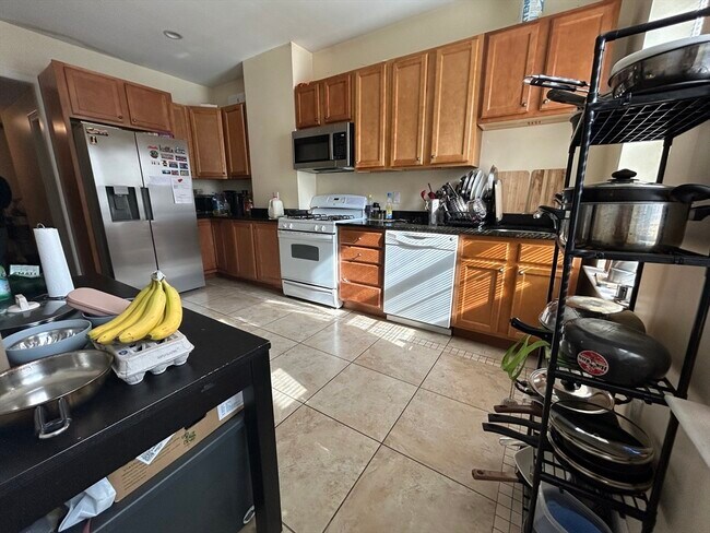 Building Photo - 191 Boylston St