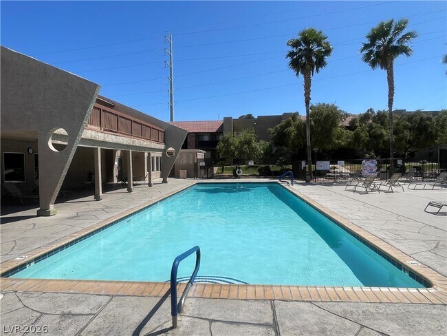Building Photo - 5350 River Glen Dr