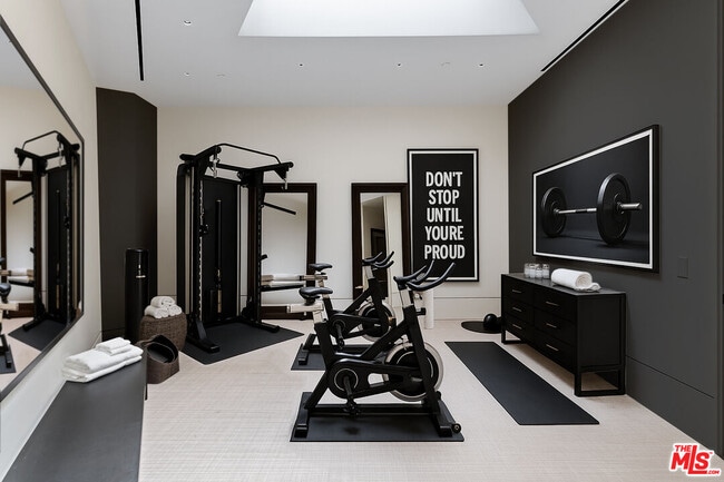 Building Photo - 455 N Palm Dr