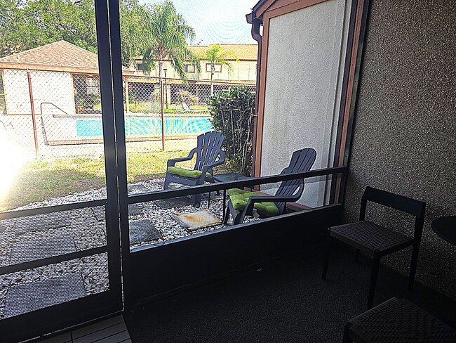 Building Photo - Updated 2-bedroom, 2.5-bath townhome