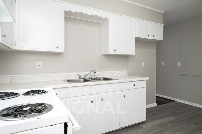 Building Photo - 320 Argonne Dr NE