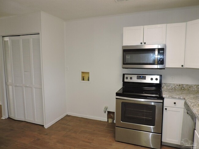 Building Photo - 5720 Fairway Dr