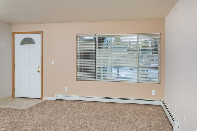 Living Room - 1 bdr - Raspberry Court Apartments