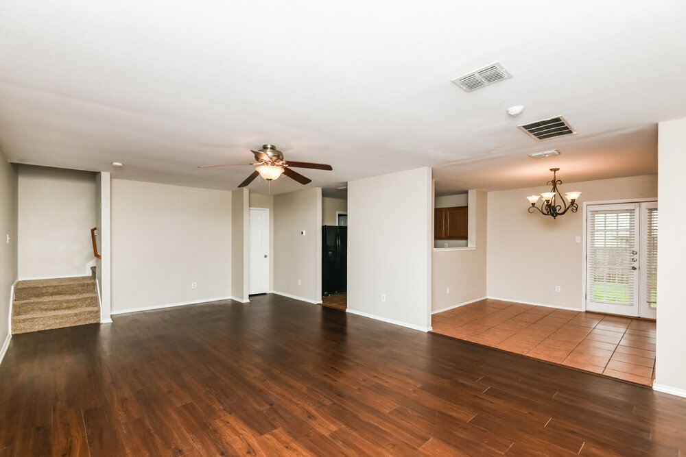 Building Photo - 205 Cres Ridge Dr